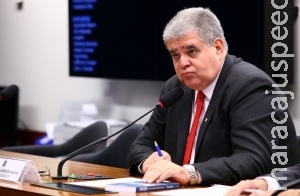 Deputado de MS diz que foi hostilizado por conta da gravata vermelha Deputado de MS diz que foi hostilizado por conta da gravata vermelha