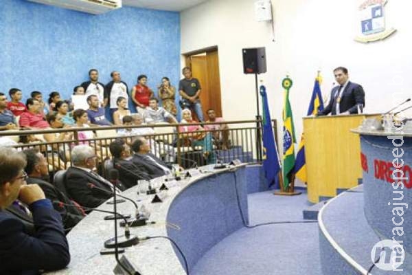 Onda de crimes apavora cidade e moradores culpam empregados do semiaberto Onda de crimes apavora cidade e moradores culpam empregados do semiaberto