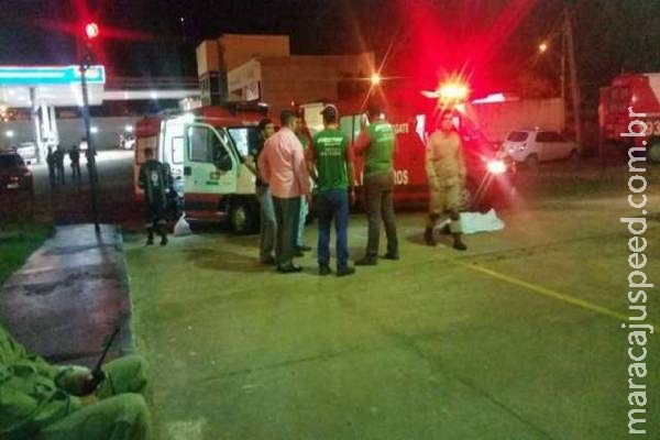 VÍDEO: Ladrão que matou motorista é espancado por amigos da vítima VÍDEO: Ladrão que matou motorista é espancado por amigos da vítima