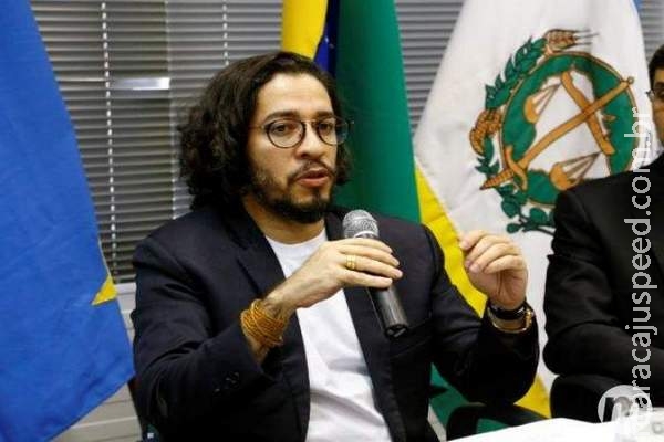 Jean Wyllys defende formação de delegados para atender LGBT Jean Wyllys defende formação de delegados para atender LGBT