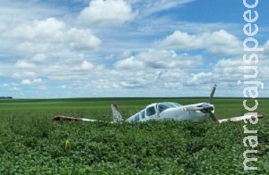 Avião carregado em MS com 442 kg de droga atola em lavoura de soja
