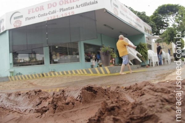 Chuva deixa rastro de destruição e sujeira ao longo da Ricardo Brandão Chuva deixa rastro de destruição e sujeira ao longo da Ricardo Brandão