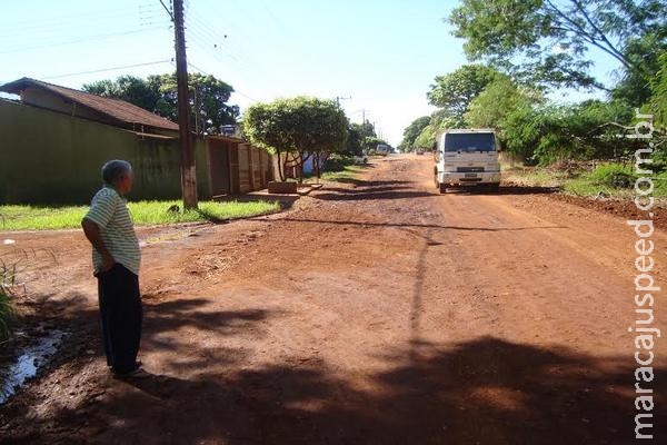 Comerciante cobra recapeamento e pavimentação em vias no Grande Água Boa