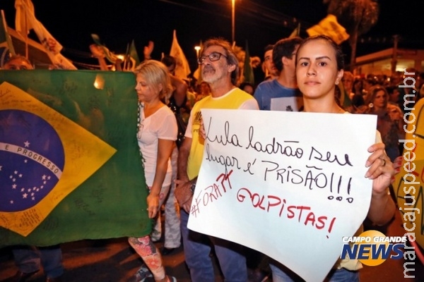 Noite de protestos: população toma as ruas e promete manter pressão Noite de protestos: população toma as ruas e promete manter pressão