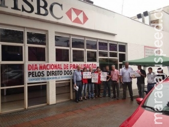 Bancários protestam contra política salarial do HSBC Bancários protestam contra política salarial do HSBC