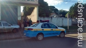 Comerciante é baleada nas costas por assaltantes ao abrir refrigeração