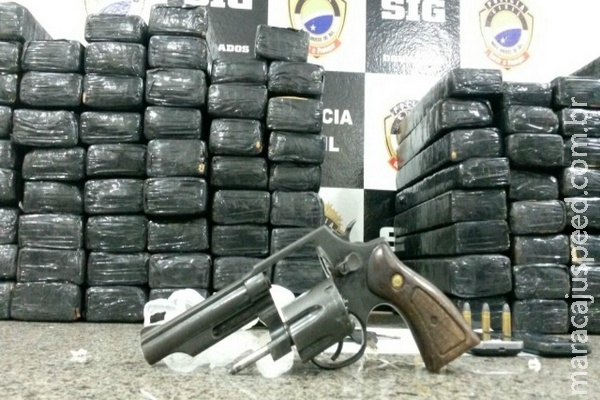 SIG desarticula quadrilha, prende 6 pessoas e apreende droga e arma SIG desarticula quadrilha, prende 6 pessoas e apreende droga e arma