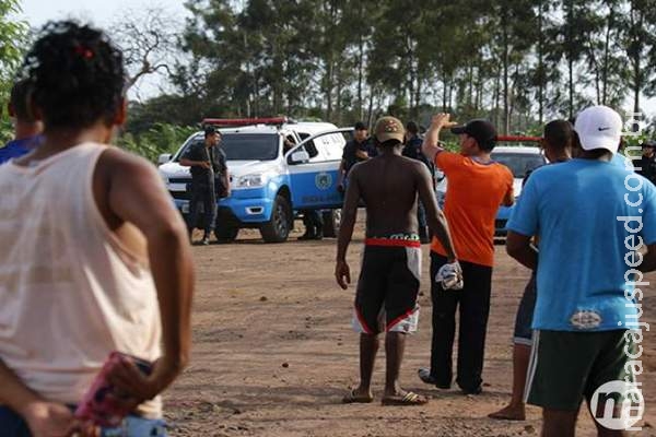 VÍDEO: Choque usa bombas de efeito moral para liberar BR fechada por catadores