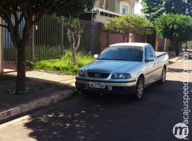 Polícia suspeita que homem encontrado morto em carro tenha tomado veneno Polícia suspeita que homem encontrado morto em carro tenha tomado veneno