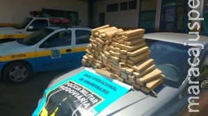 Policiais prendem gaúchos pelo transporte de 110 quilos de maconha em veículo Policiais prendem gaúchos pelo transporte de 110 quilos de maconha em veículo