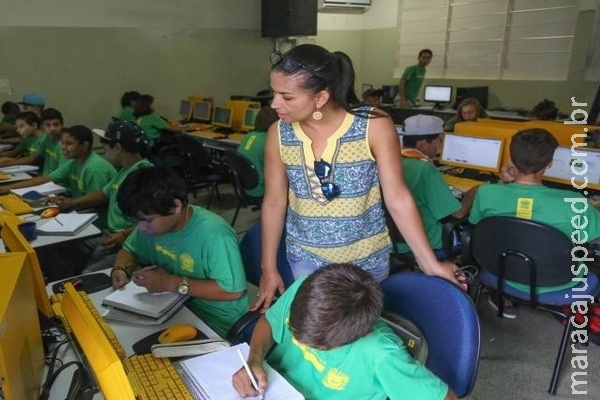 Escolas de tempo integral testam ensino sem prova ou lição de casa Escolas de tempo integral testam ensino sem prova ou lição de casa