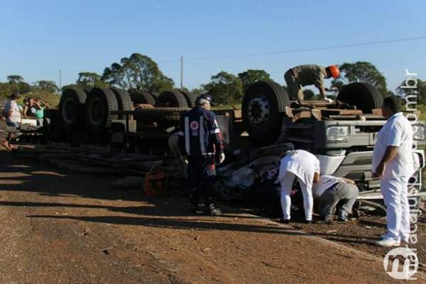 Ocupante de carreta morre após motorista tentar evitar colisão na BR-262