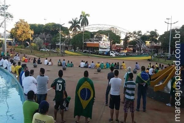 Votação do impeachment atrai pequeno público em Dourados