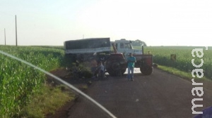 Por recapeamento, moradores de distrito e índios bloqueiam MS- 156 e MS-470 Por recapeamento, moradores de distrito e índios bloqueiam MS- 156 e MS-470