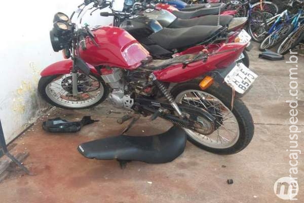Após arrastão, dupla tenta fugir da PM e cai de motocicleta em córrego Após arrastão, dupla tenta fugir da PM e cai de motocicleta em córrego