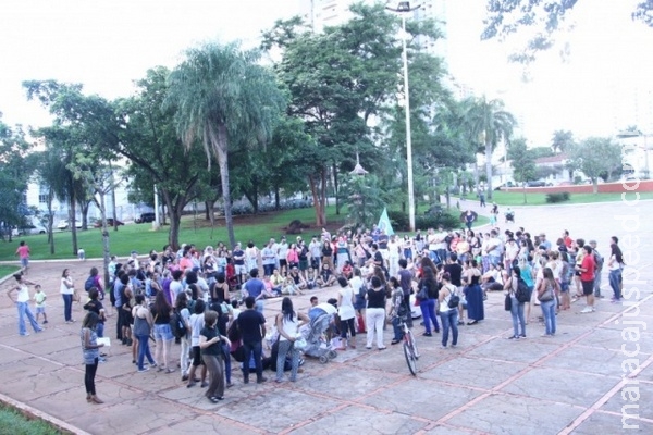 Em manifesto, grupo questiona falta de debate sobre "lei da mordaça" Em manifesto, grupo questiona falta de debate sobre "lei da mordaça"