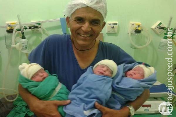 Casal faz orações para ter gêmeos e se surpreende com chegada de três bebês Casal faz orações para ter gêmeos e se surpreende com chegada de três bebês