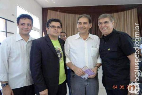 Mulher de Olarte posta foto de Bernal em igreja que é alvo de despejo Mulher de Olarte posta foto de Bernal em igreja que é alvo de despejo