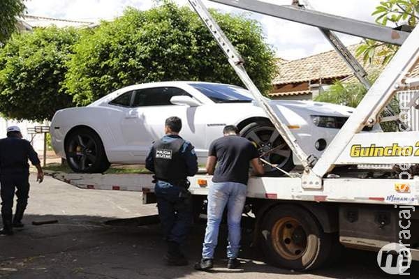 Festa de playboys em bairro nobre acaba com Camaro apreendido e 2 detidos Festa de playboys em bairro nobre acaba com Camaro apreendido e 2 detidos