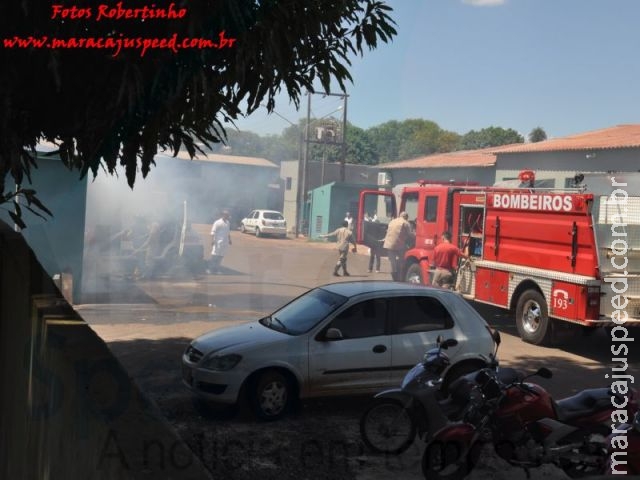 Ambulância de pronto socorro de Maracaju pega fogo em pátio de estacionamento Ambulância de pronto socorro de Maracaju pega fogo em pátio de estacionamento
