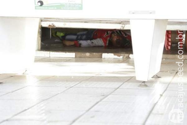 Dona de bar permanece presa por falso testemunho sobre assassinato