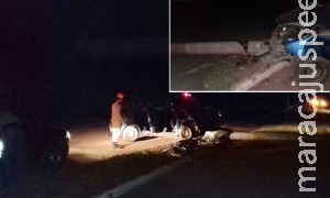 Condutor bate veículo em poste de energia e passageiro morre no local