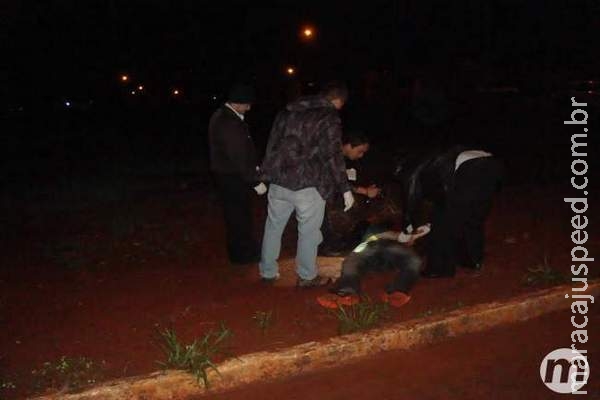 Morto com 14 facadas é reconhecido e polícia busca carros suspeitos