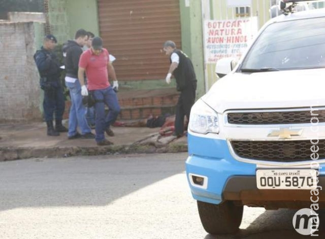 Briga em campo de futebol termina com um morto por golpe fatal no pescoço