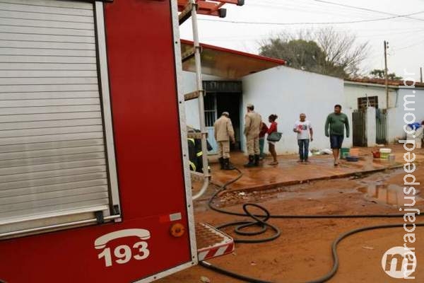 Inconformado com o fim da relação, homem incendeia casa da ex