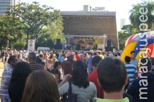 Praça do Rádio fica lotada para sorteio de carro no Dia do Trabalhador Praça do Rádio fica lotada para sorteio de carro no Dia do Trabalhador