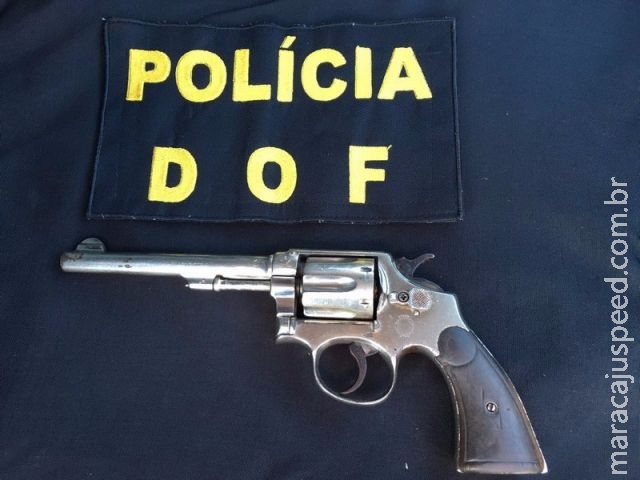 Agricultor é preso com arma de fogo em rodovia que liga Maracaju a Ponta Porã Agricultor é preso com arma de fogo em rodovia que liga Maracaju a Ponta Porã