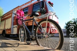 Criança de 5 anos fica ferida após ser atingida por caminhonete