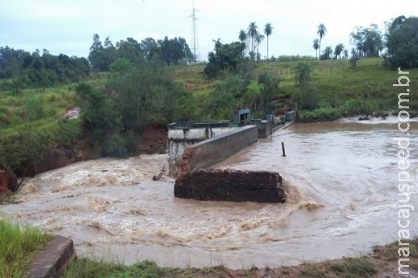 Chuva forte volta a danificar estradas, pontes e causar alagamentos em MS Chuva forte volta a danificar estradas, pontes e causar alagamentos em MS