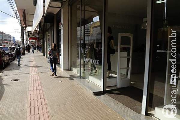 Campo-grandenses seguram e intenção de compras atinge pior nível da história Campo-grandenses seguram e intenção de compras atinge pior nível da história