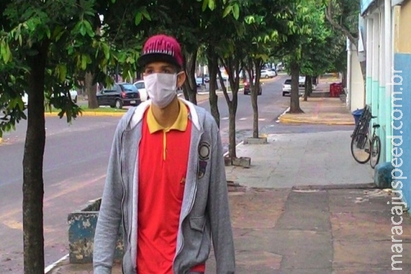 População corre para farmácia e zera estoque de álcool e máscaras