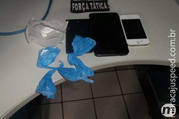 Dupla furta moto e celular de homem morto em rua da Capital e acaba presa