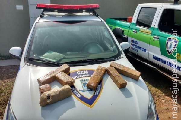 Suspeitos abandonam tabletes de maconha em bairro da Capital ao verem guardas