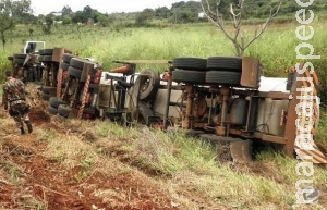 Caminhão tomba e derrama 10 mil litros de biodisel às margens da BR-163