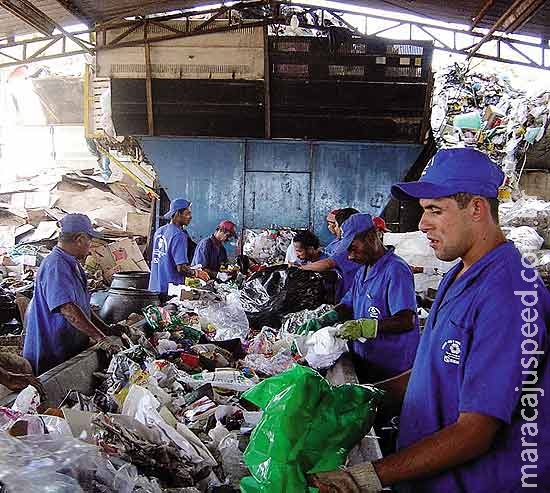 Método transforma garrafas de plástico em combustível Método transforma garrafas de plástico em combustível