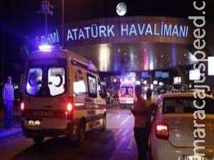 Explosões e tiros provocam mortes em aeroporto de Istambul Explosões e tiros provocam mortes em aeroporto de Istambul