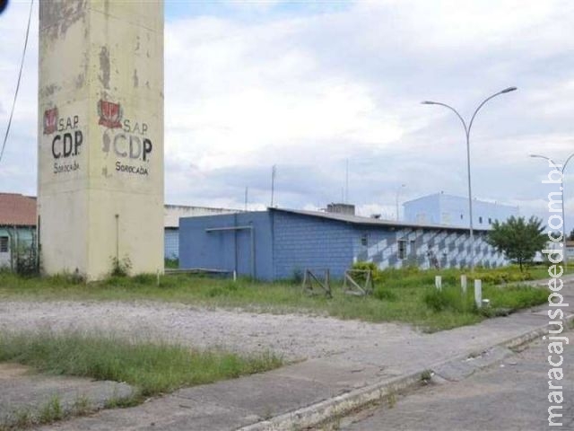 Detento sai para tirar lixo e foge de presídio no interior de SP Detento sai para tirar lixo e foge de presídio no interior de SP