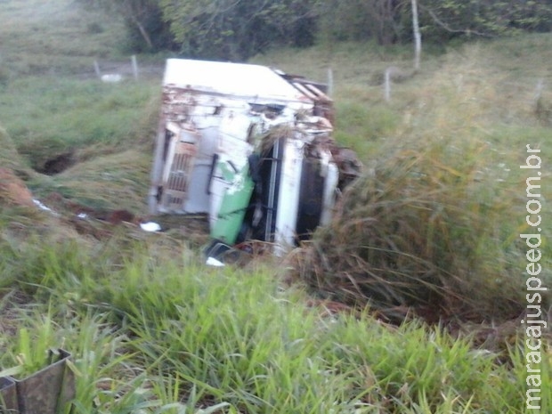 Mulher morre na MS-276 em colisão com dois carros e um caminhão