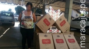 Mulher é presa vendendo cigarros roubados do pátio da Polícia Federal