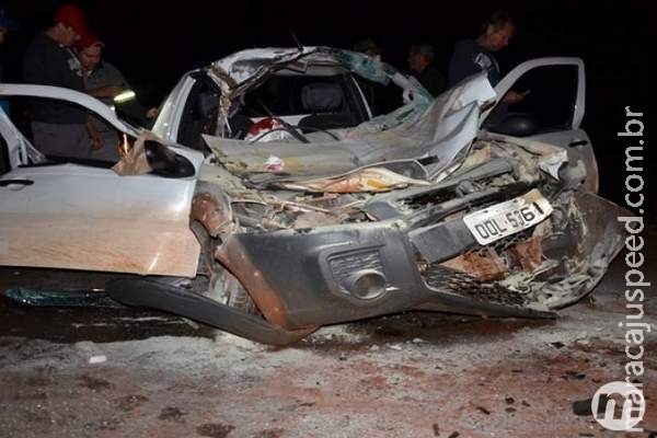 Motorista de picape morre após colidir em pá carregadeira na estrada Motorista de picape morre após colidir em pá carregadeira na estrada