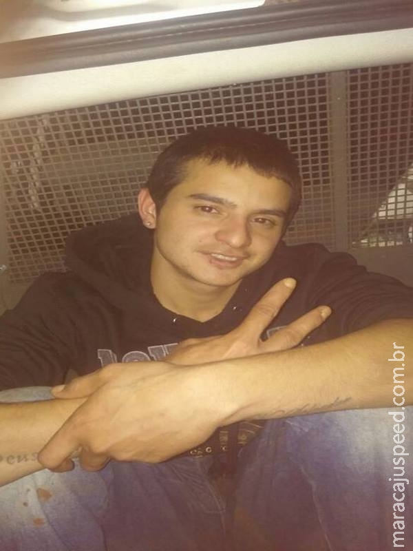 Polícia Militar de Maracaju prende homem por roubo de celular Polícia Militar de Maracaju prende homem por roubo de celular