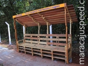 Parque dos Poderes ganha ponto de ônibus ecológico feito em pallets