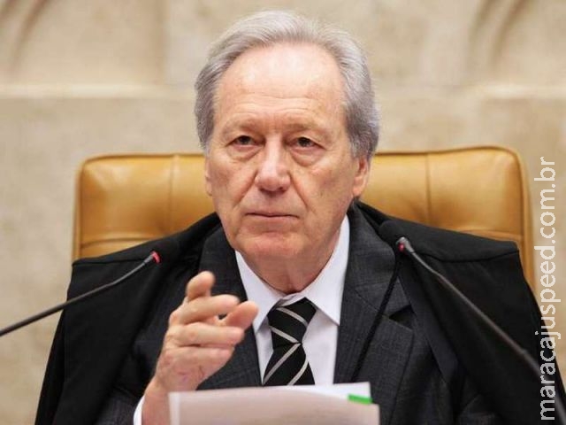 Lewandowski pede informações a Moro sobre grampos de Lula Lewandowski pede informações a Moro sobre grampos de Lula
