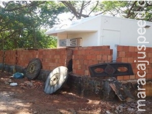 PMA multa homem em R$ 5 mil por construir muro às margens do rio Paraná