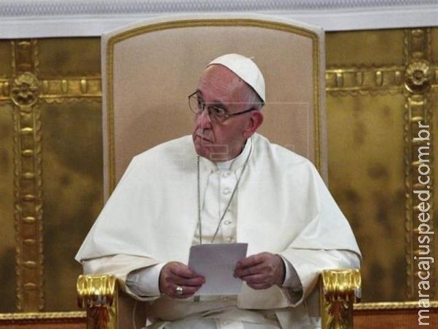 Papa pede que Polônia receba refugiados Papa pede que Polônia receba refugiados