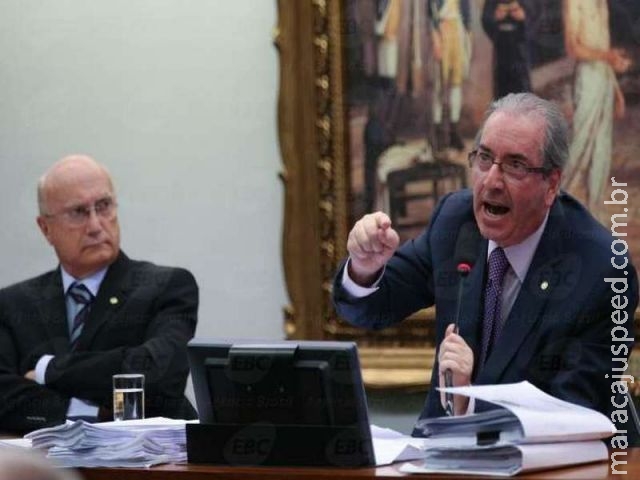 Eu sou vocês amanhã, diz Cunha em alerta a deputados em comissão Eu sou vocês amanhã, diz Cunha em alerta a deputados em comissão